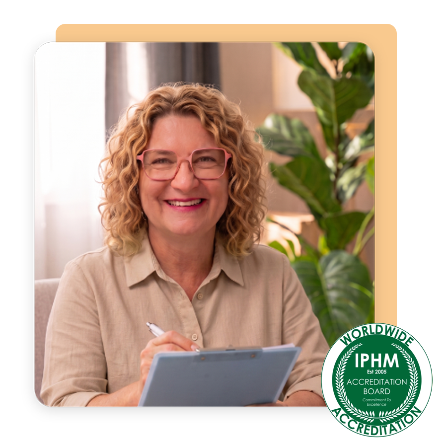 Photo de Nathalie Grave avec le certificat IPHM